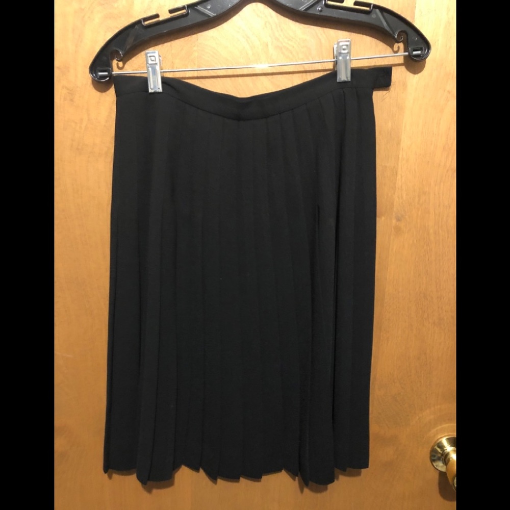 Pleated skirt